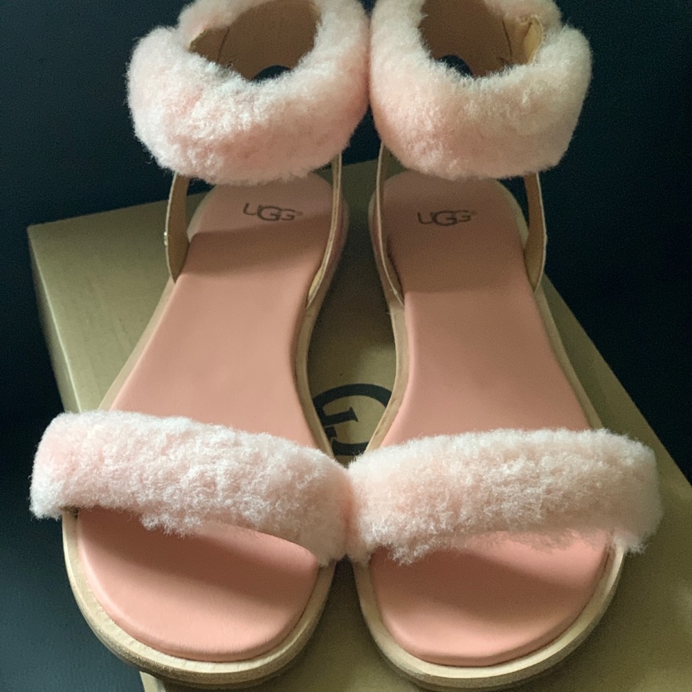 NEW Ugg fluff pink sandals size 7